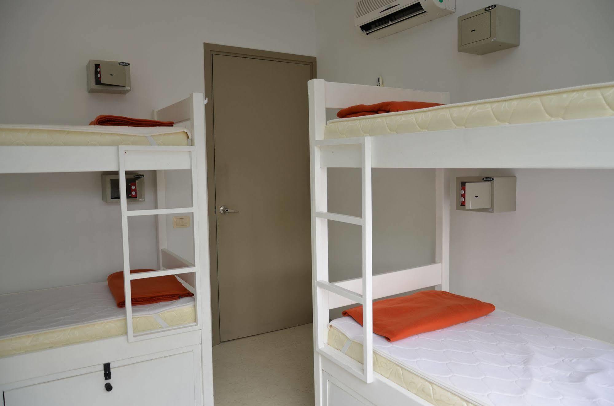 Hostel & Suites Del Rio 科洛尼亚-德尔萨克拉门托 外观 照片